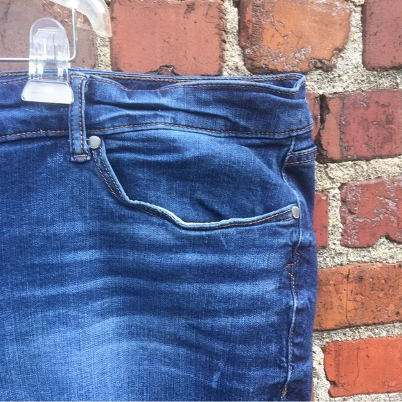 Torrid Skinny Crop Jeans Blue Denim Faded Dark Wash Whiskers Plus Size 30 R 30R - Picture 4 of 13